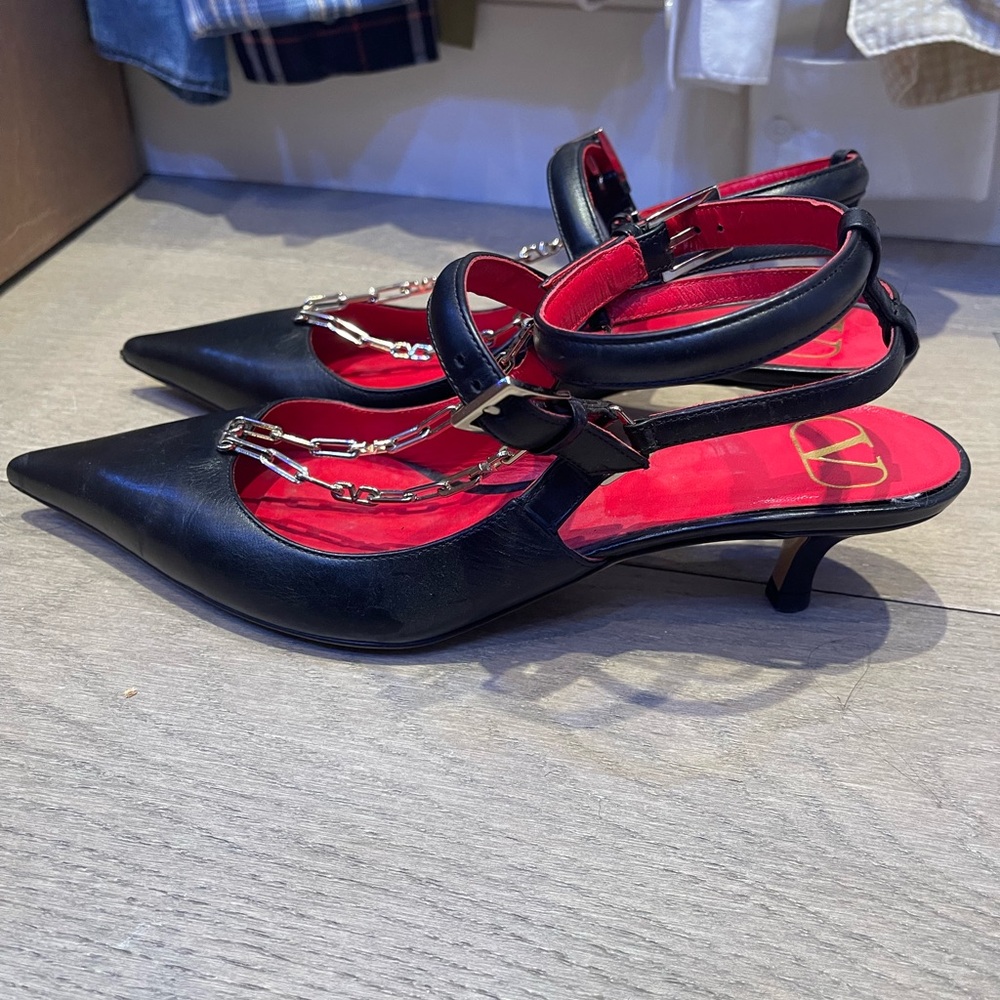 VALENTINO GARAVANI black pump with Silver Slingback